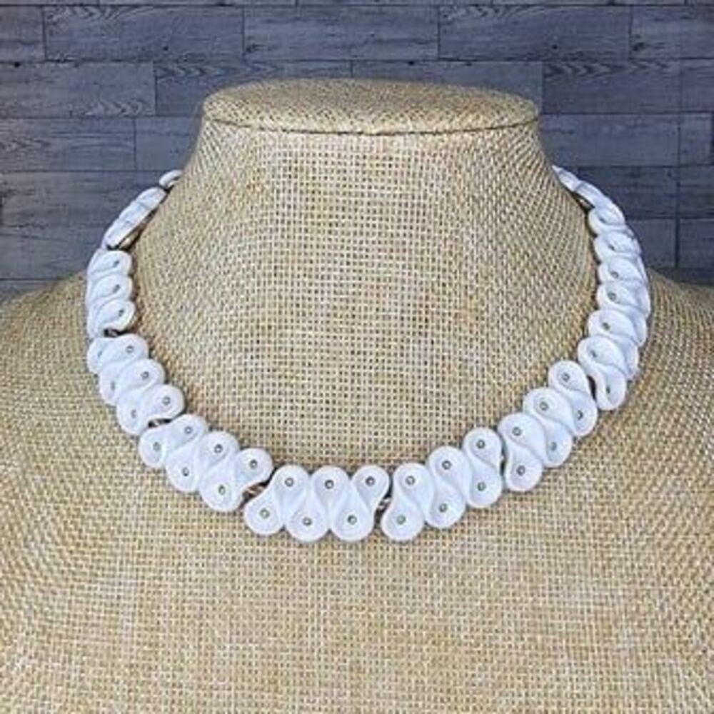 Vtg Trifari Milk Glass & Gold Tone Segmented 1960s Necklace Costume Jewelry 14"L